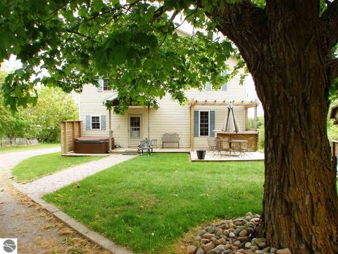 637 N Pine River St, Ithaca, MI 48847 photo 2