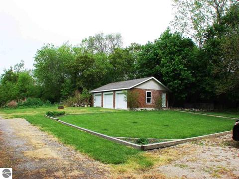 637 N Pine River St, Ithaca, MI 48847 photo 3