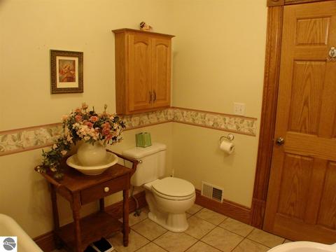 637 N Pine River St, Ithaca, MI 48847 photo 5