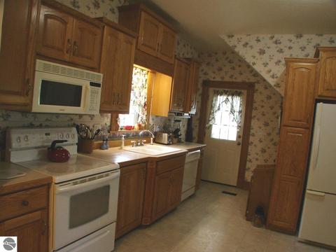 637 N Pine River St, Ithaca, MI 48847 photo 8