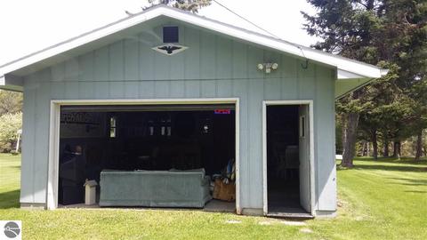 868 Richland Ave, Lupton, MI 48635 photo 8