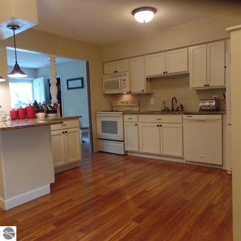 1407 Maple St, Mount Pleasant, MI 48858 photo 2