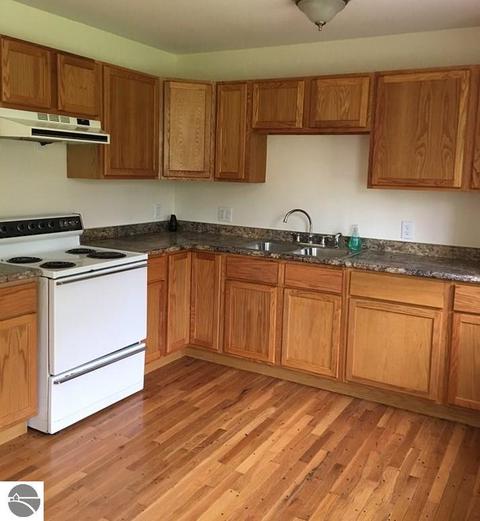 3311 Hazel St, Harrison, MI 48625 photo 3