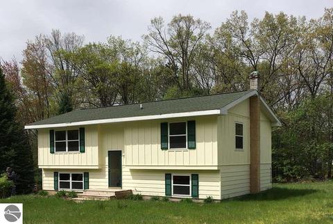 3311 Hazel St, Harrison, MI 48625 photo 1