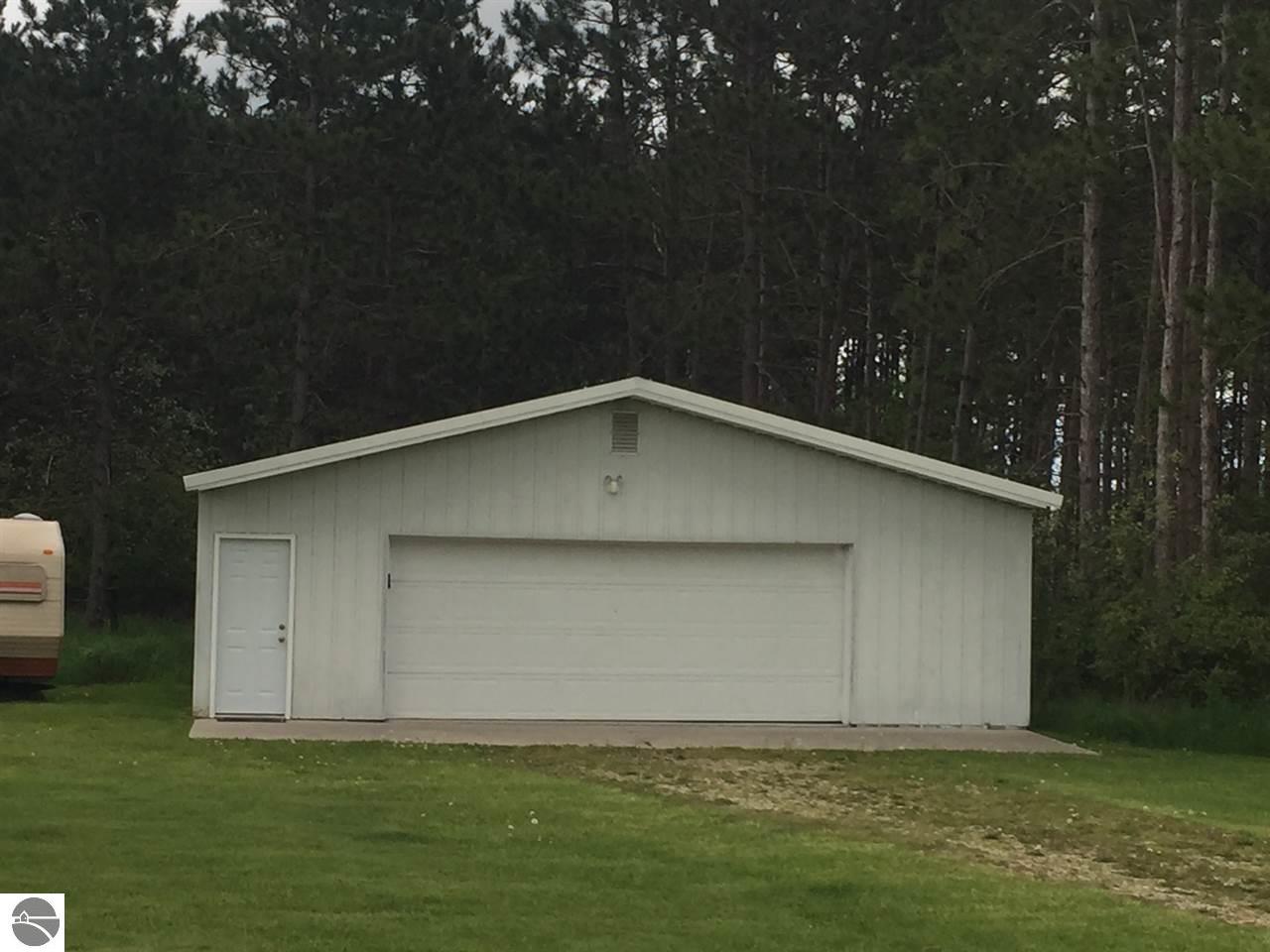 8961 E 10 Rd, Manton, MI 49663 photo 4
