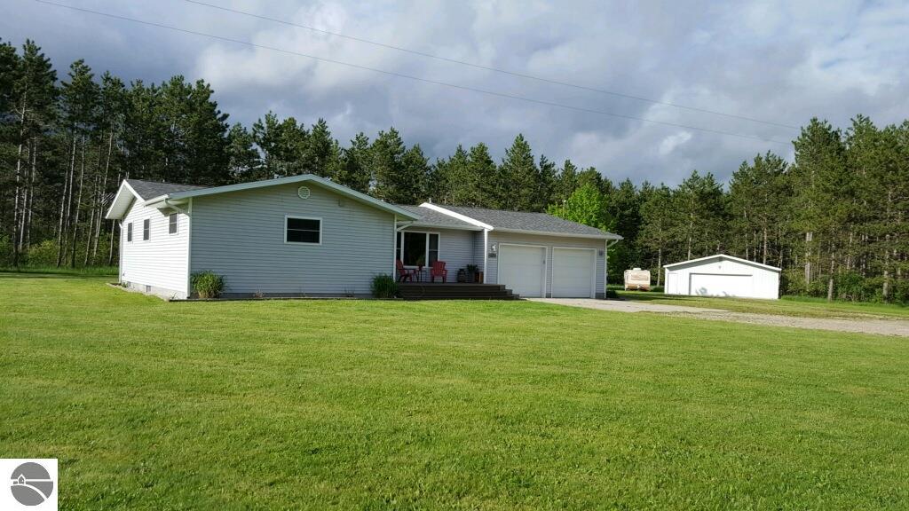 8961 E 10 Rd, Manton, MI 49663 photo 3