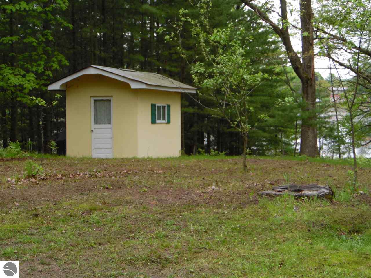 593 Everett Trl, Hale, MI 48739 photo 12