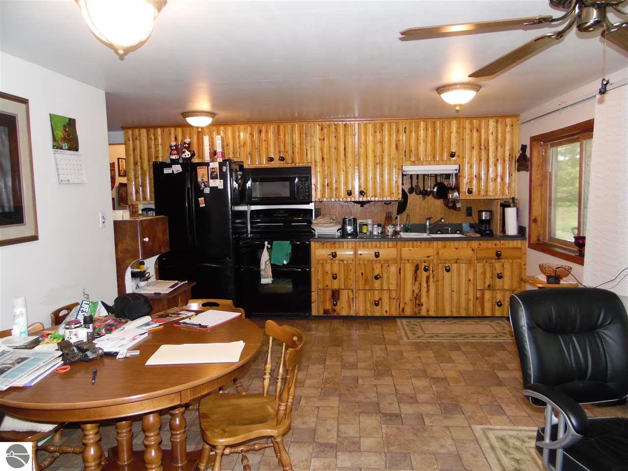 593 Everett Trl, Hale, MI 48739 photo 2