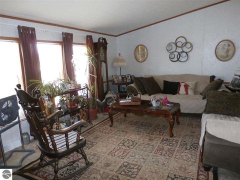1362 Dundee Dr, Gladwin, MI 48624 photo 4