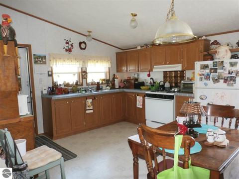 1362 Dundee Dr, Gladwin, MI 48624 photo 6