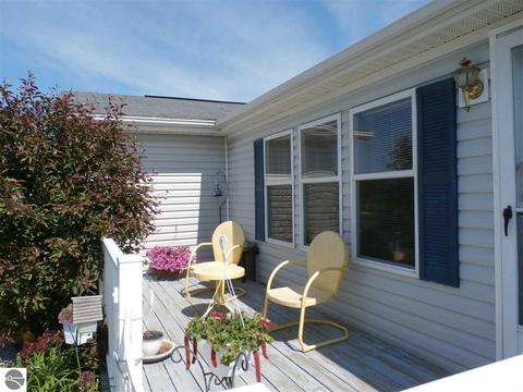 1362 Dundee Dr, Gladwin, MI 48624 photo 3
