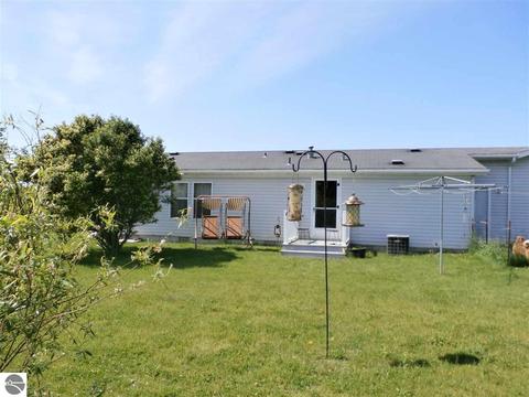 1362 Dundee Dr, Gladwin, MI 48624 photo 2