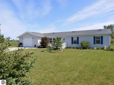 1362 Dundee Dr, Gladwin, MI 48624 photo 1