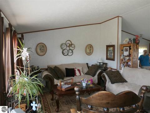 1362 Dundee Dr, Gladwin, MI 48624 photo 8