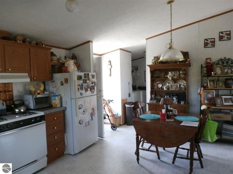 1362 Dundee Dr, Gladwin, MI 48624 photo 7