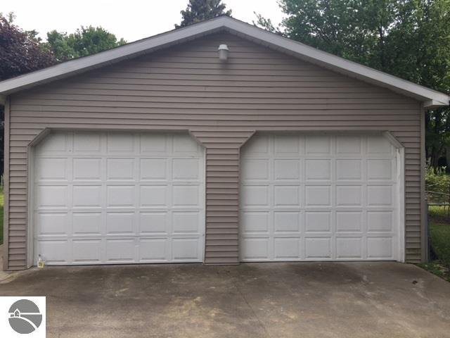 136 E Wright Ave, Shepherd, MI 48883 photo 4