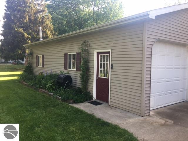 136 E Wright Ave, Shepherd, MI 48883 photo 5
