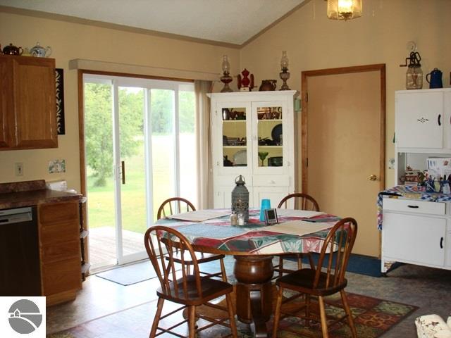 9842 E Pleasant Valley Rd, Shepherd, MI 48883 photo 4