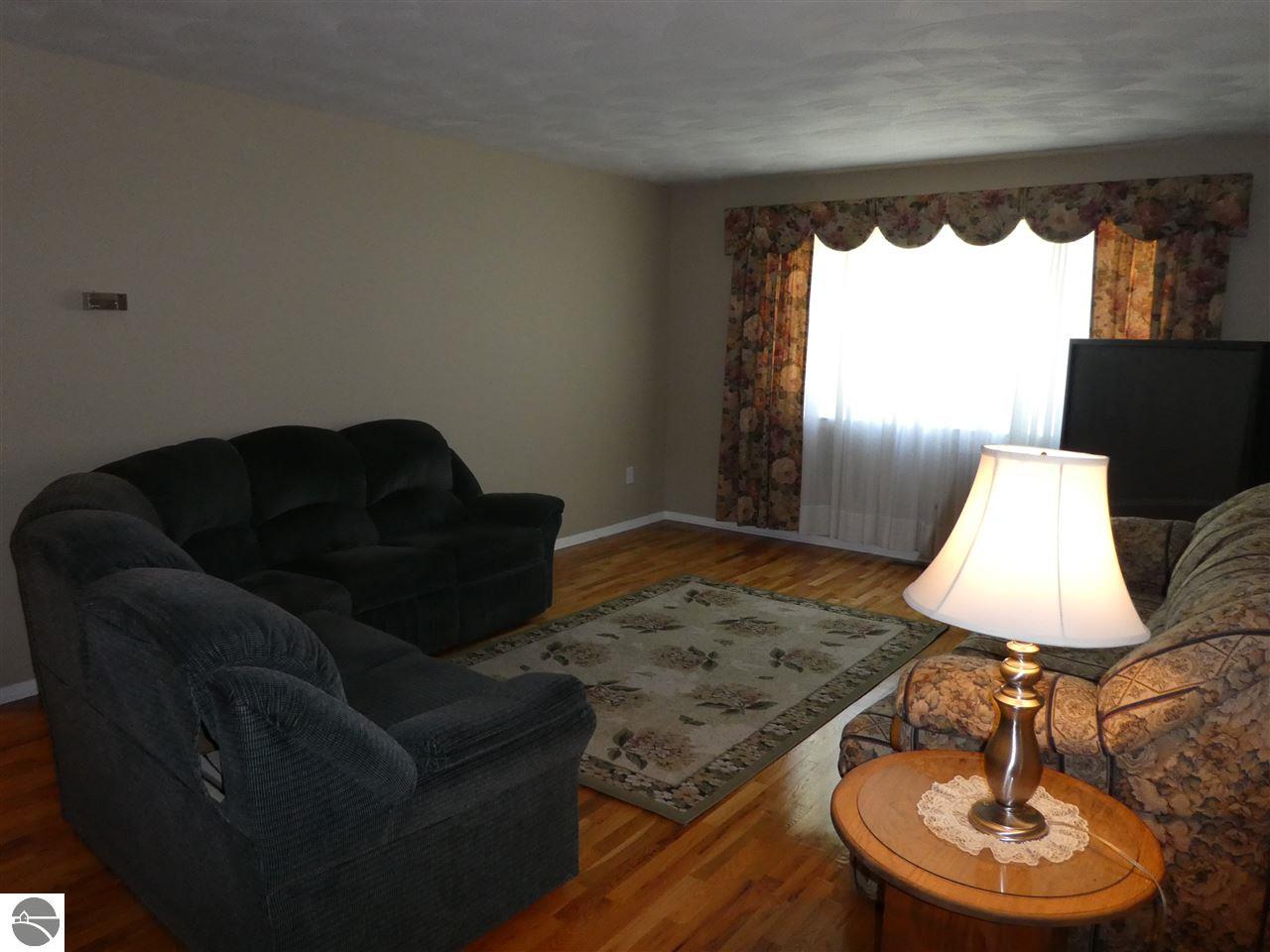 306 Devon Dr, Saint Louis, MI 48880 photo 10