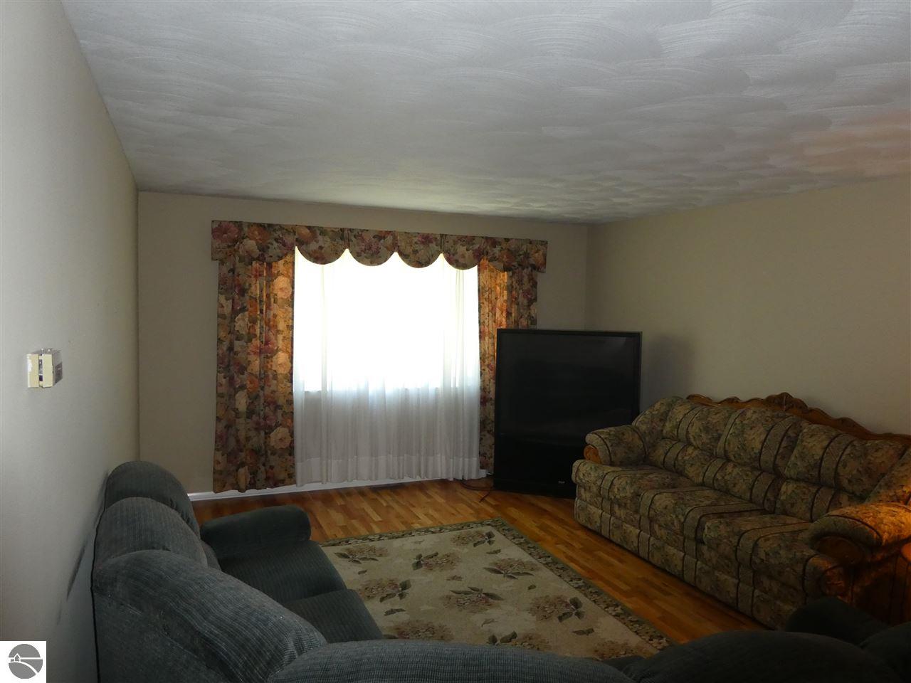 306 Devon Dr, Saint Louis, MI 48880 photo 11