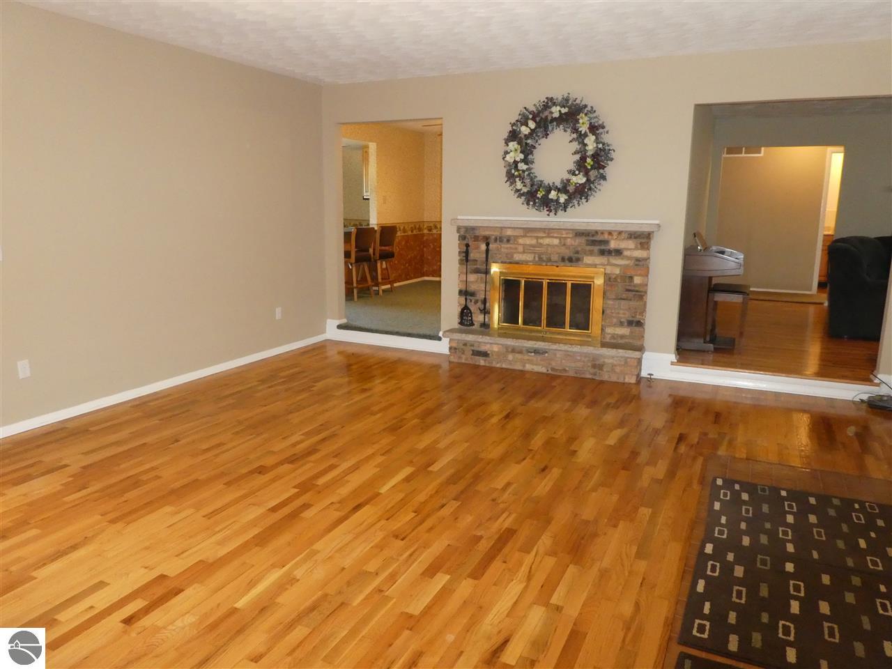 306 Devon Dr, Saint Louis, MI 48880 photo 8