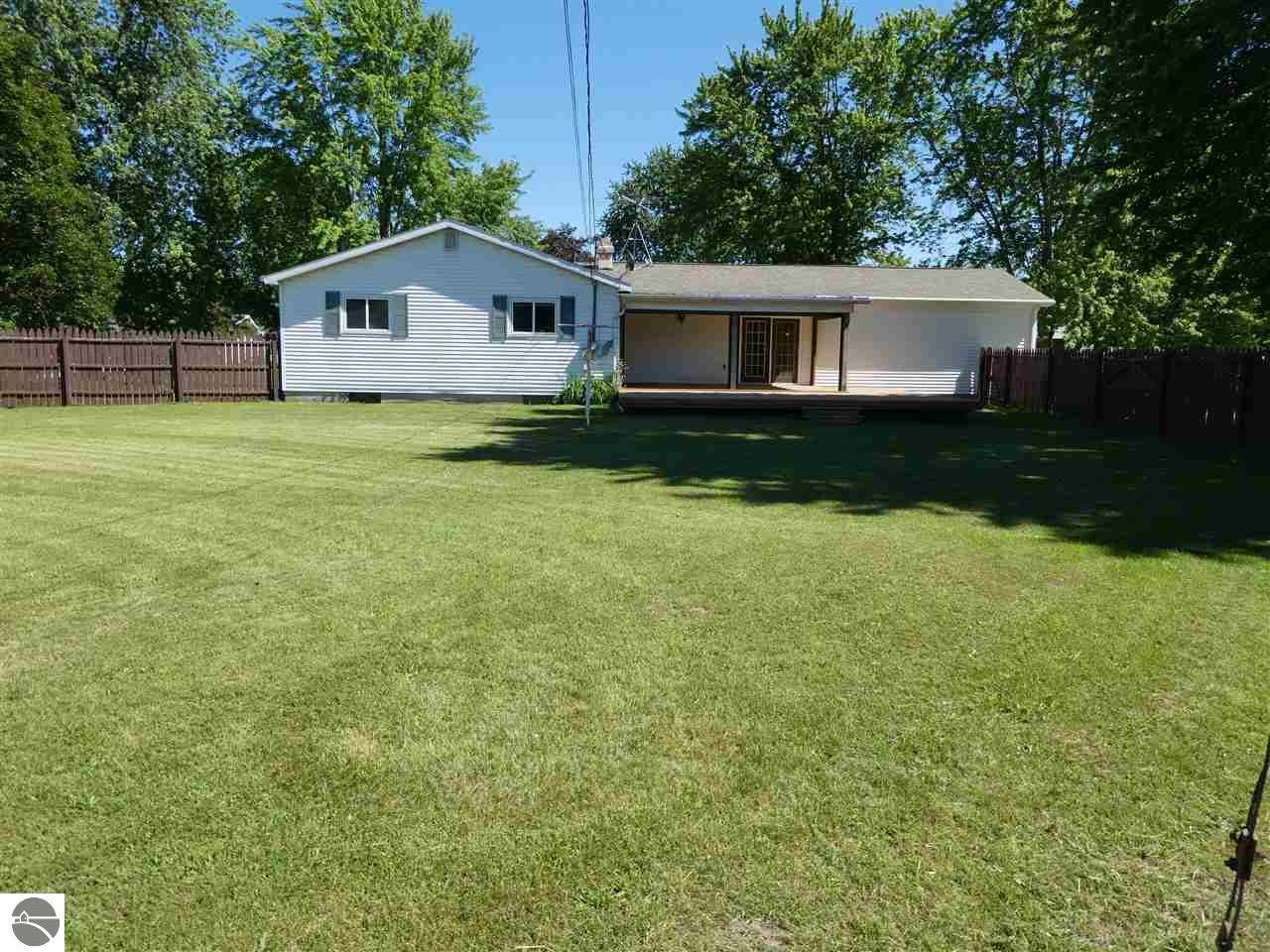 306 Devon Dr, Saint Louis, MI 48880 photo 3