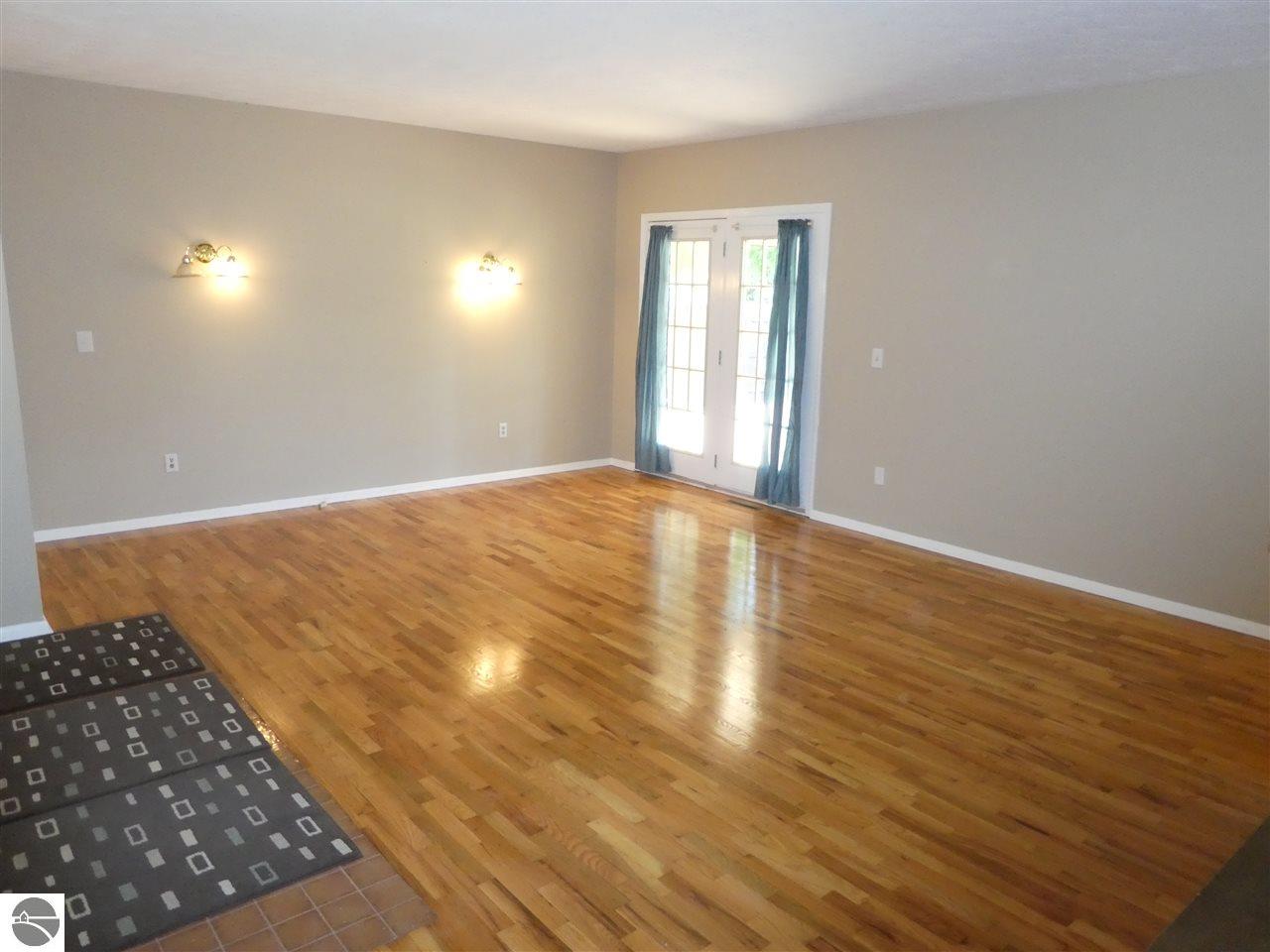 306 Devon Dr, Saint Louis, MI 48880 photo 7