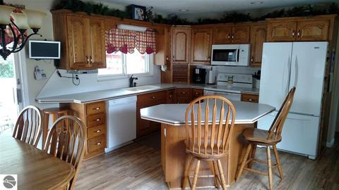 514 Cherry St, Standish, MI 48658 photo 3