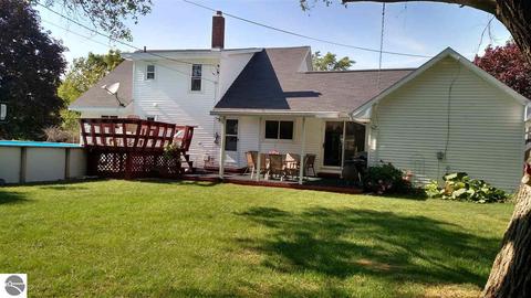 514 Cherry St, Standish, MI 48658 photo 2