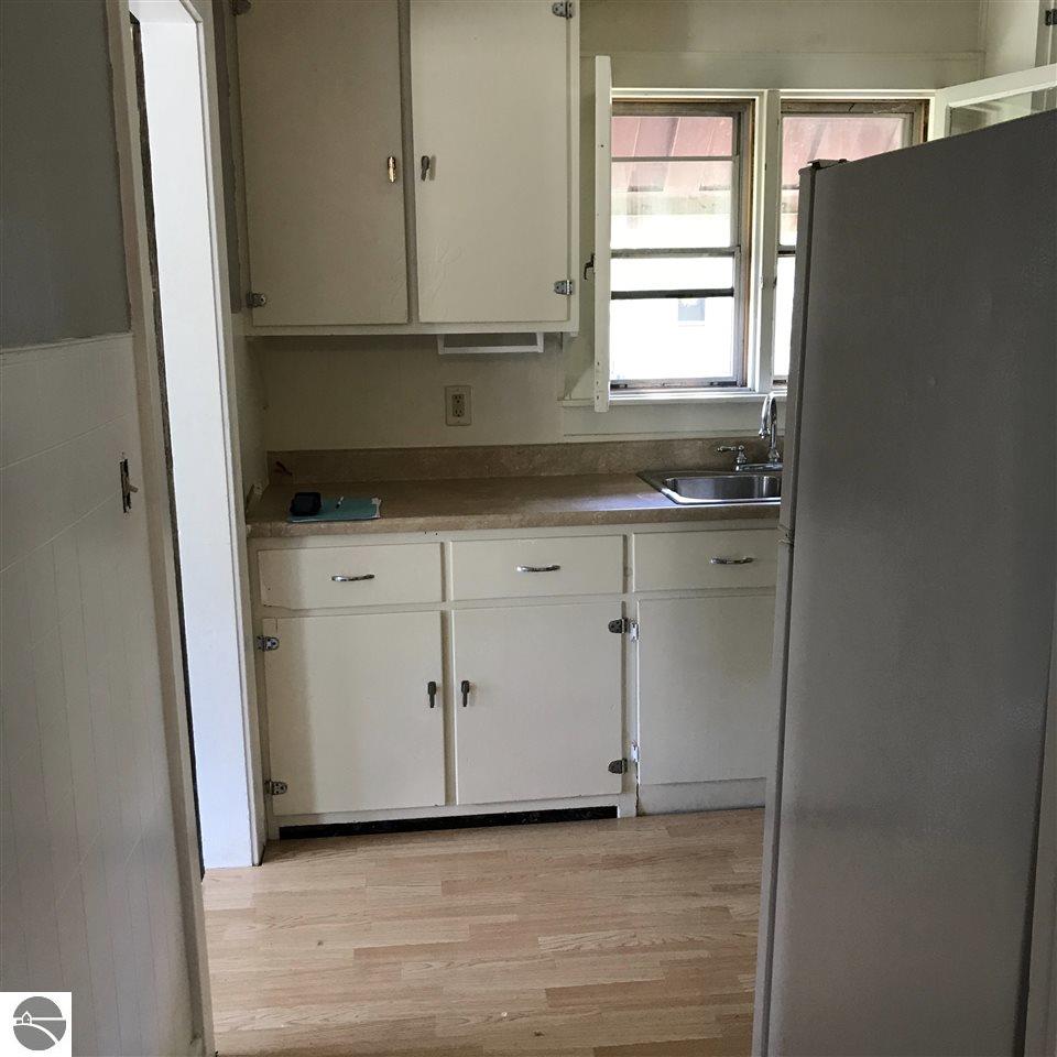 411 Fourth St, Clare, MI 48617 photo 8