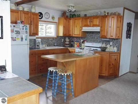 384 Everett Trl, Hale, MI 48739 photo 4