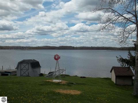 384 Everett Trl, Hale, MI 48739 photo 2