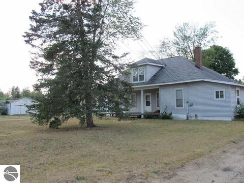 702 Park St, Grayling, MI 49738 photo 3