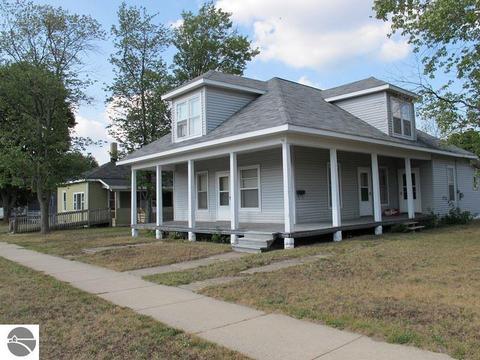 702 Park St, Grayling, MI 49738 photo 1