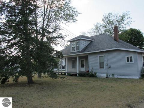 702 Park St, Grayling, MI 49738 photo 2