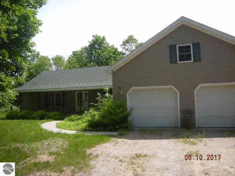2585 Mohawk Trce, Interlochen, MI 49643 photo 4