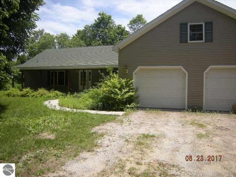 2585 Mohawk Trce, Interlochen, MI 49643 photo 2