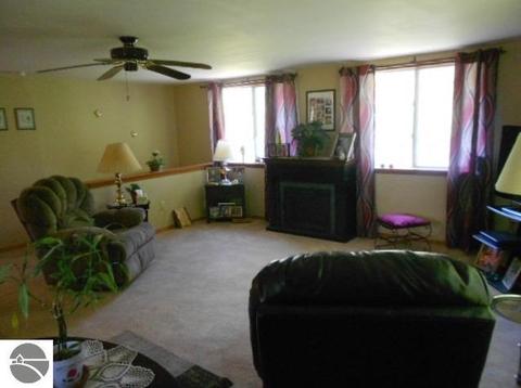 323 E Surrey Rd, Farwell, MI 48622 photo 3