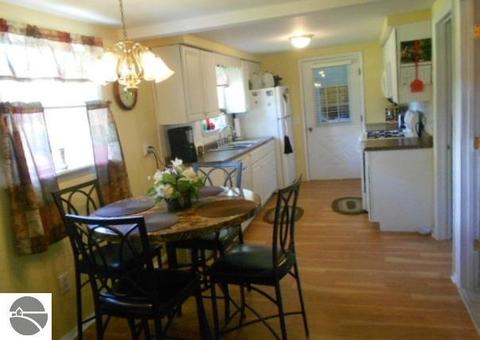 323 E Surrey Rd, Farwell, MI 48622 photo 6