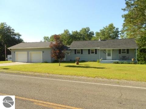 323 E Surrey Rd, Farwell, MI 48622 photo 1