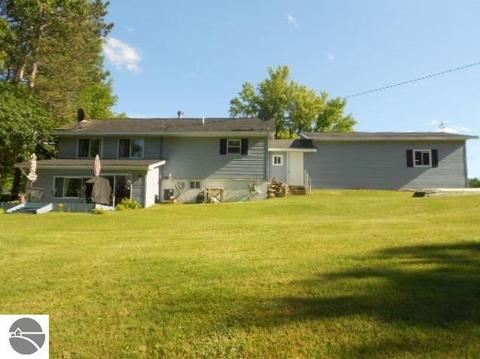 323 E Surrey Rd, Farwell, MI 48622 photo 2