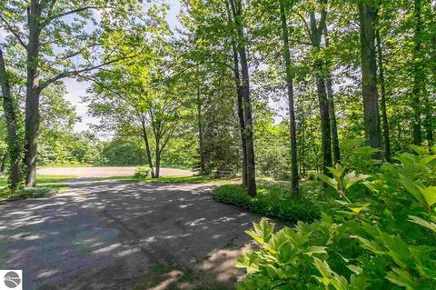 4060 S Bluff Ln, Cedar, MI 49621 photo 4