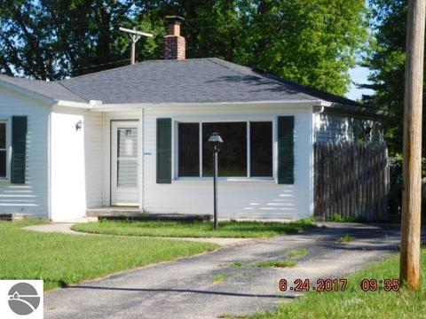 327 Main St, Lincoln, MI 48742 photo 2