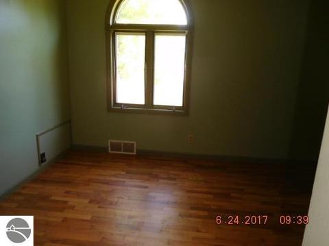 327 Main St, Lincoln, MI 48742 photo 15