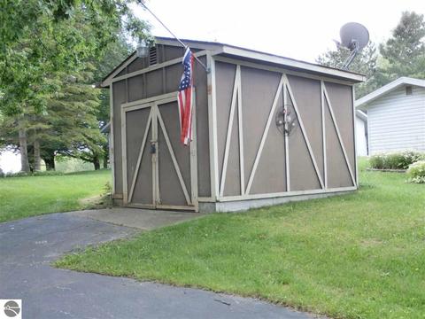 1787 Linksview Way, Gladwin, MI 48624 photo 4