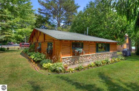 8125 S Rustic Dr, Cedar, MI 49621 photo 1