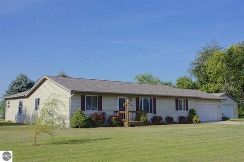 4957 E Pleasant Valley Rd, Shepherd, MI 48883 photo 1
