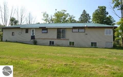 8806 W Pierce Rd, Sumner, MI 48889 photo 13