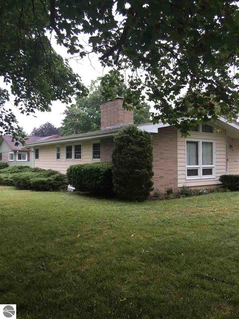 780 Renfrew Rd, Alma, MI 48801 photo 1
