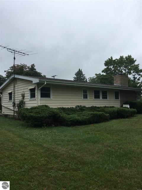 780 Renfrew Rd, Alma, MI 48801 photo 3